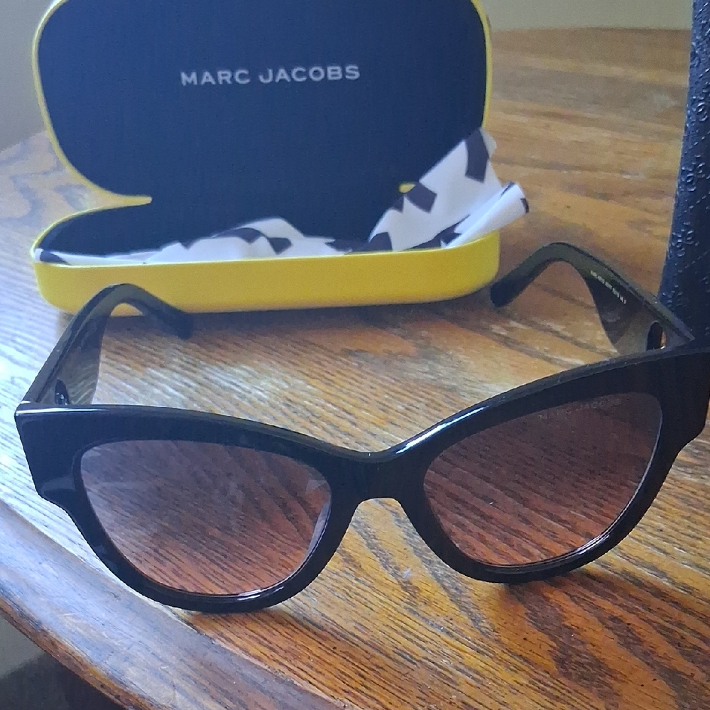 Marc Jacobs Black Cat-Eye Sunglasses with Yellow Case
